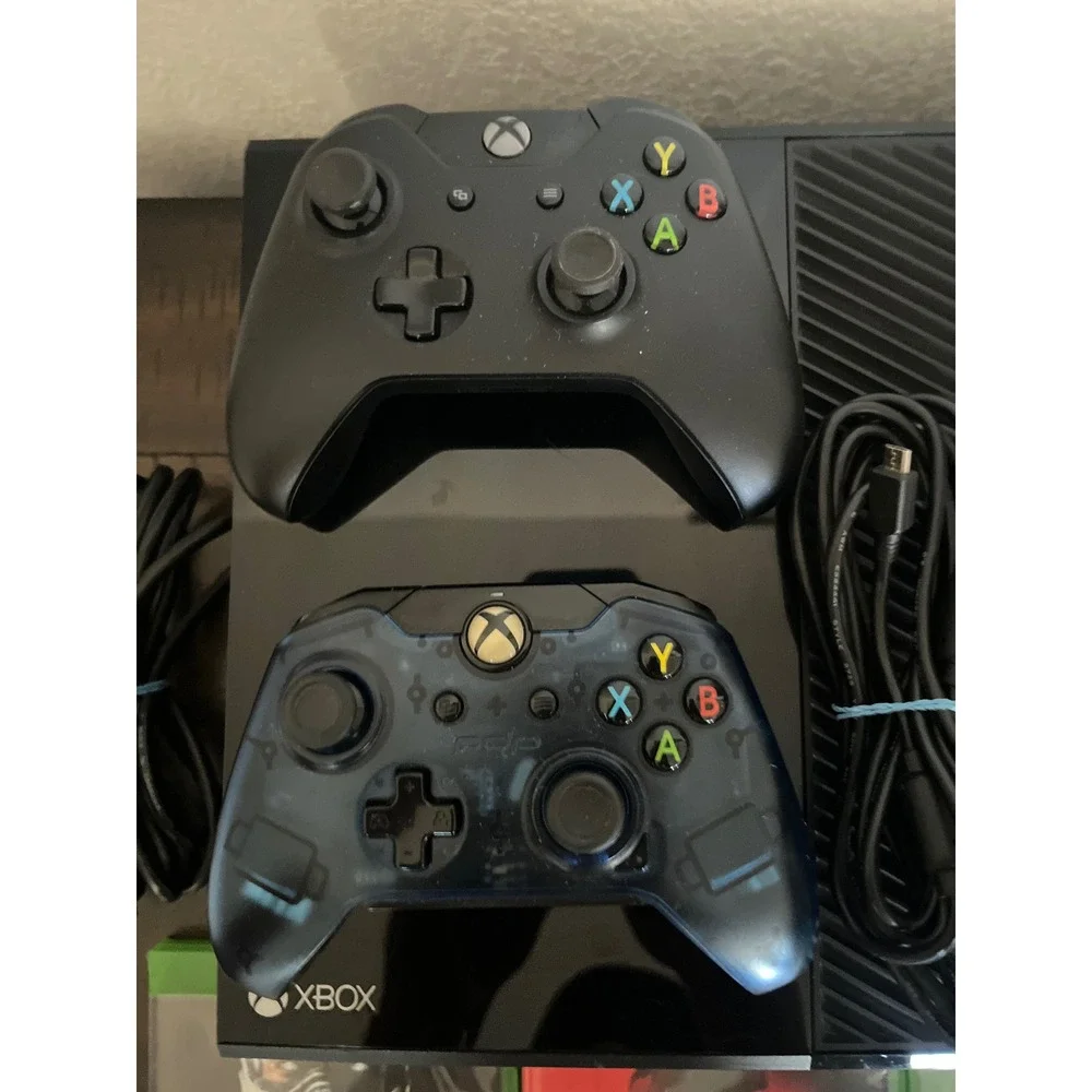 Microsoft Xbox One Console Holiday Bundle 2 Controllers 5 Assassin's Creed Games